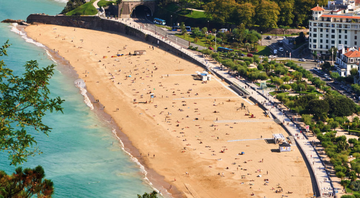 Playa de Ondarreta en el barrio del Antiguo, San Sebastián