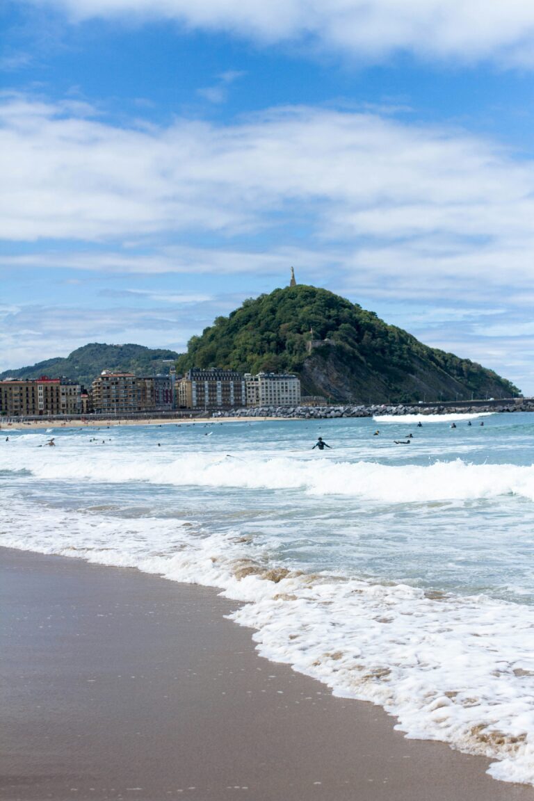 Vista del barrio de Gros y la playa de la Zurriola, San Sebastián