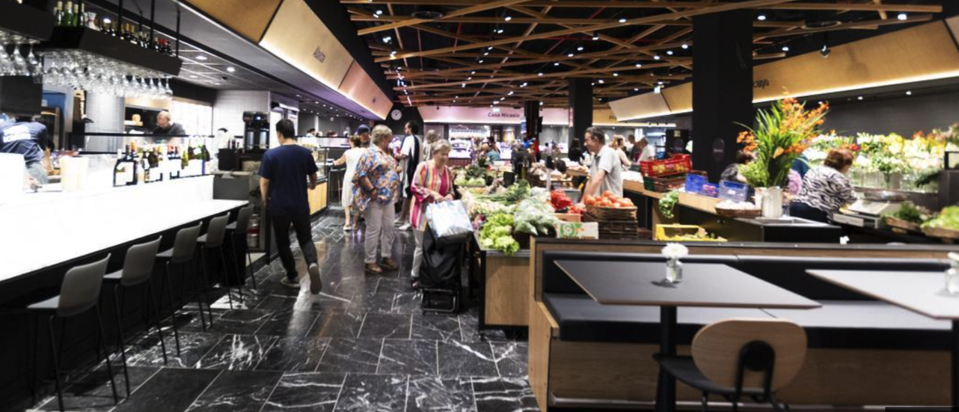 Interior del Mercado de San Martín en San Sebastián