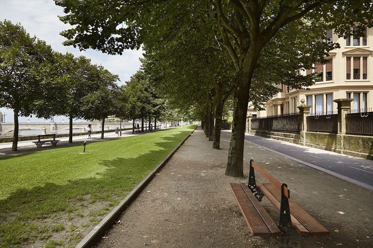 Paseo de Francia junto al río Urumea, en Gros
