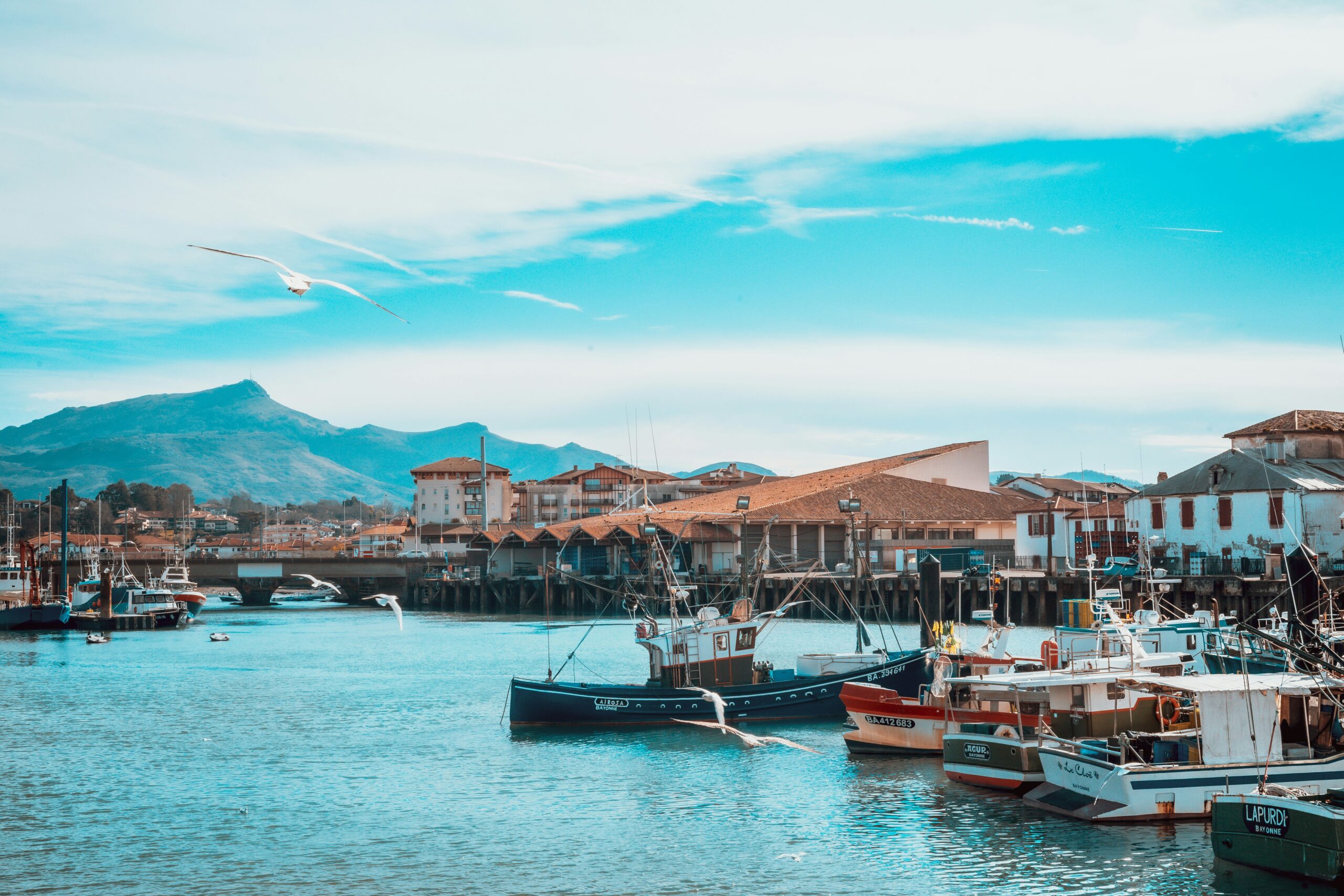 Puerto de Saint-Jean-de-Luz en el País Vasco Francés